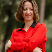 author Anna Dzengan