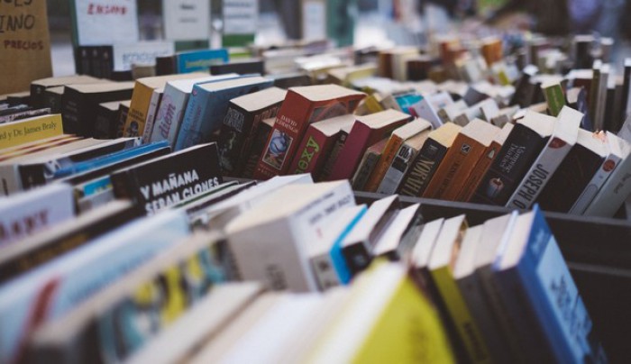poezii.online Care sunt cele mai vândute cărţi în prima jumătate a acestui an. În top 10 sunt şi trei autori români