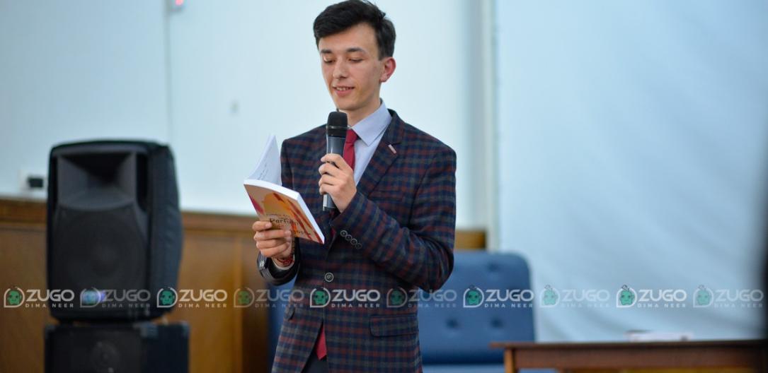 poezii.online Tânărul Dumitru Rău a lansat volumul de poezii „Parfum de dragoste”. Prietenii l-au asemănat cu Grigore Vieru
